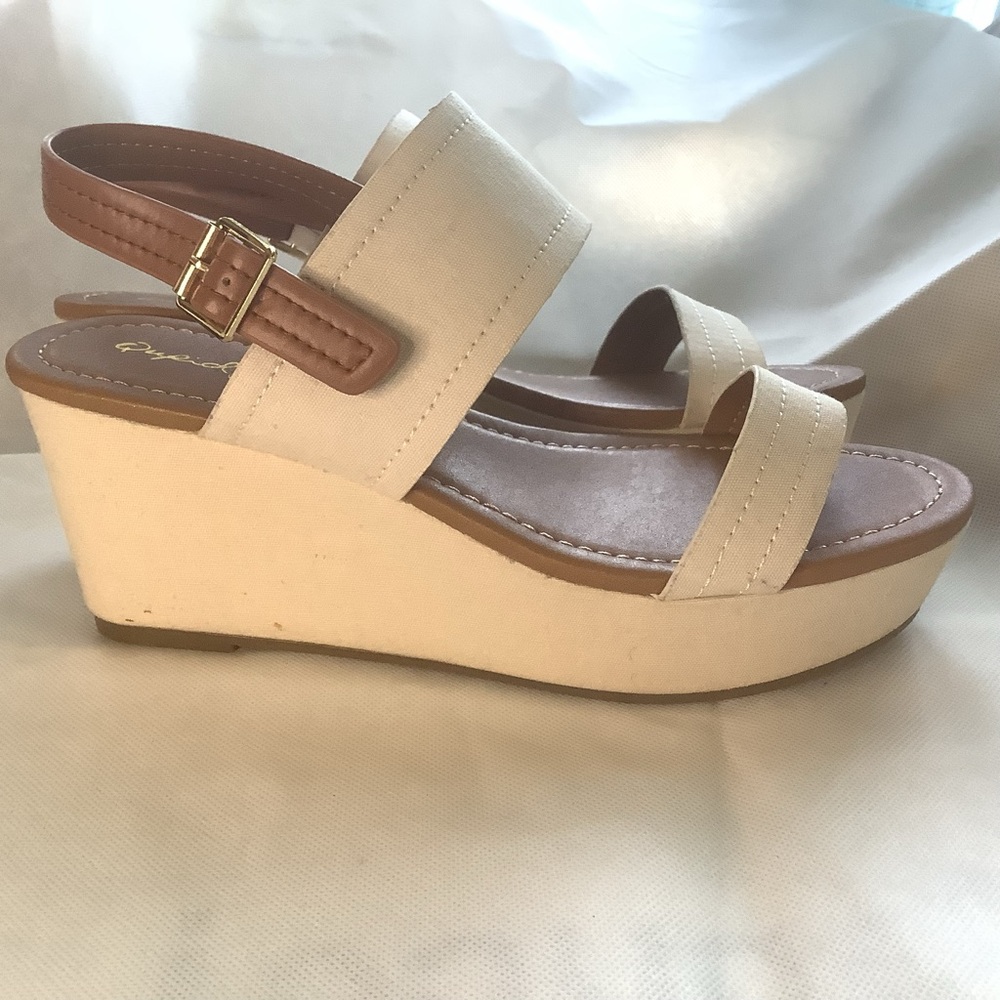 Size 9 Qupid Sandals wedge platform canvas new - Picture 2 of 11